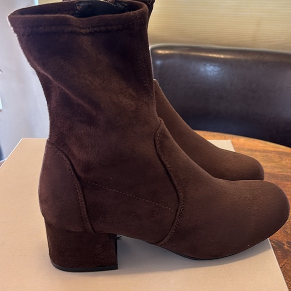 NIB Kenneth Cole Reaction Ankle Booties - Picture 4 of 10